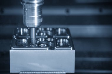 Cnc frezeleme makinesi kalıp parçasını chamfer.