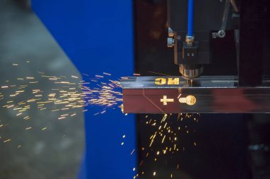 Paslanmaz kare tüp kesme fiber lazer kesme makinesi