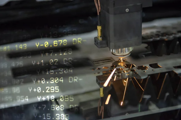 Abstrakcyjna scena laserowa maszyna do cięcia włókien CNC — Zdjęcie stockowe