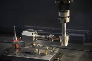 Örnek parça ile lavabo Edm makine simülasyon işlemi.