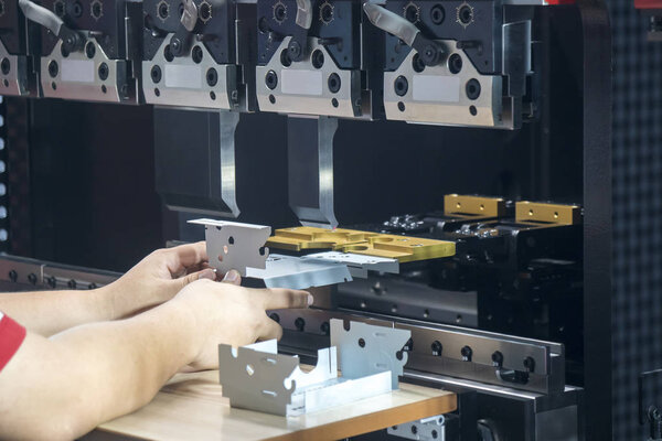 Эксплуатация гидравлического станка
.