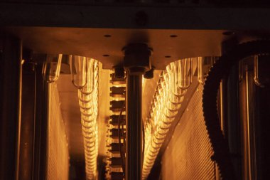 Isıtma işleminden sonra şişelerin preform şekli .