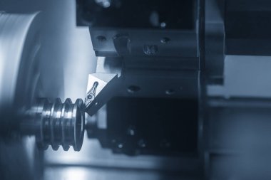 Metal işleme sürecinde Cnc torna makinesi .