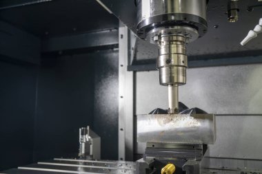 Cnc frezeleme makinesi kalıp parçalarını kaba kesme .