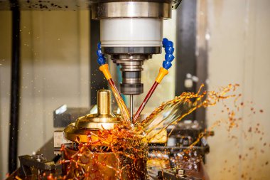 CNC değirmen makinası, katı uçlu değirmen araçlarıyla kabuk kalıplarını kesiyor. CNC makine merkezi tarafından üretilen kalıp ve ölüm süreci.