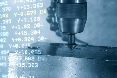 CNC değirmen makinesi ve G-code veri arkaplan odacığının soyut sahnesi küf parçalarını kesti. Yüksek teknoloji kalıp ve makine merkezi tarafından üretilen konsept.