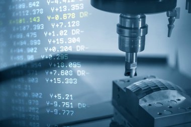 CNC değirmen makinesinin soyut sahnesi ve G-kod veri arkaplanı enjeksiyon küf parçalarını kaba bir şekilde kesiyor. Yüksek teknoloji kalıp ve makine merkezi tarafından üretilen konsept.