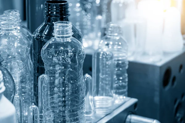 Muestra Botellas Pet Mesa Fábrica Agua Potable Alta Tecnología Del — Foto de Stock