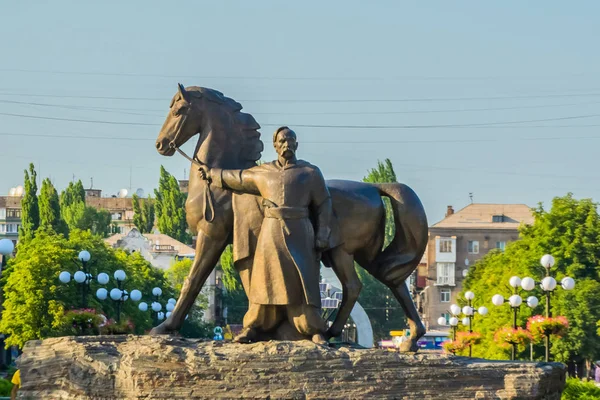 Kryvyi Rih, Ukrayna - 31 Temmuz 2018: efsanevi bir kazak anıt Kryvyi Rih şehir kuran Rih,