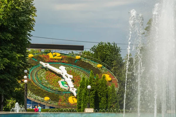 Кривий Ріг Україна Серпень 2018 Найбільший Квітковий Годинник Європі Літо — стокове фото