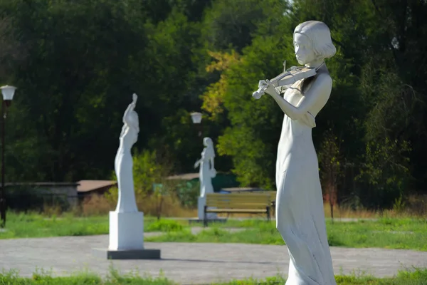 White Statue Yong Woman Square — Stock Photo, Image