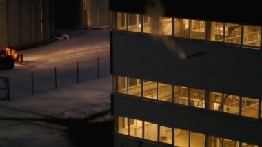 Endüstriyel makine çalışma. Çatıdan görüntülemek