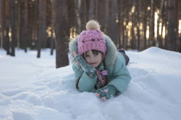 Χειμώνα Πορτρέτο Του Ένα Μικρό Κορίτσι — Φωτογραφία Αρχείου