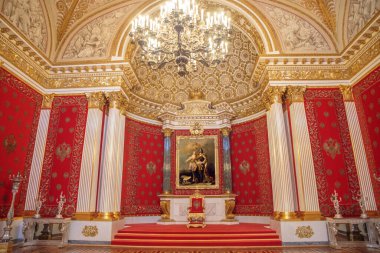 Saint-Petersburg Rusya 21 Ağustos 2020: Küçük taht Peter 'ın salonu