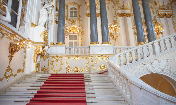 Санкт-Петербург, Россия 21 августа 2020 года: Иорданская лестница - главная лестница в северо-восточной части Зимнего дворца