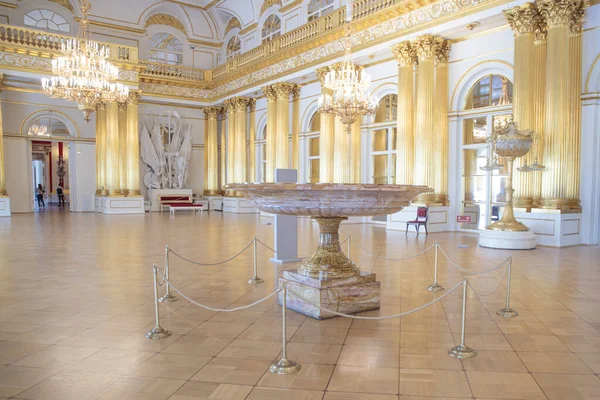 Saint-Petersburg Rusya 21 Ağustos 2020: Kış Sarayı arması