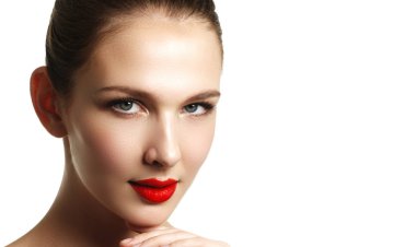 Güzel bir kadın yüzü. Mükemmel makyaj. Güzellik moda. Kirpik. Kozmetik göz farı