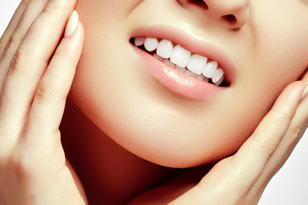 Žena Zuby Bělení Šťastná Usmívající Žena Koncepce Zubní Zdraví Péče — Stock fotografie