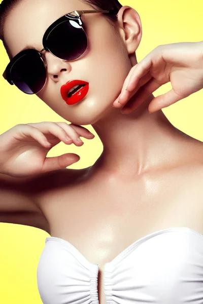 Fashion Sunglasses Sexy Woman Swimsuit Golden Sunglasses Glamour Shot Beautiful — Stock Photo, Image