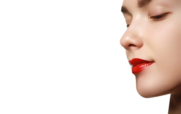 Strzał Zbliżenie Kobieta Usta Czerwona Szminka Piękne Usta Idealne Seksowne — Zdjęcie stockowe