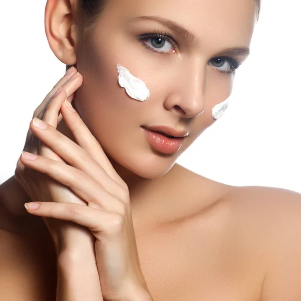 Vacker Ung Kvinna Med Ren Frisk Hud Ansiktsbehandling Kosmetologi Skönhet — Stockfoto