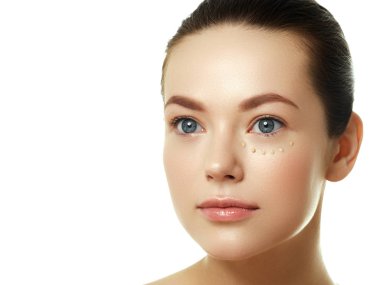 Temiz cilt güzel genç kadın. Beaity yüz. Yüz tedavi. Kozmetik, güzellik ve spa