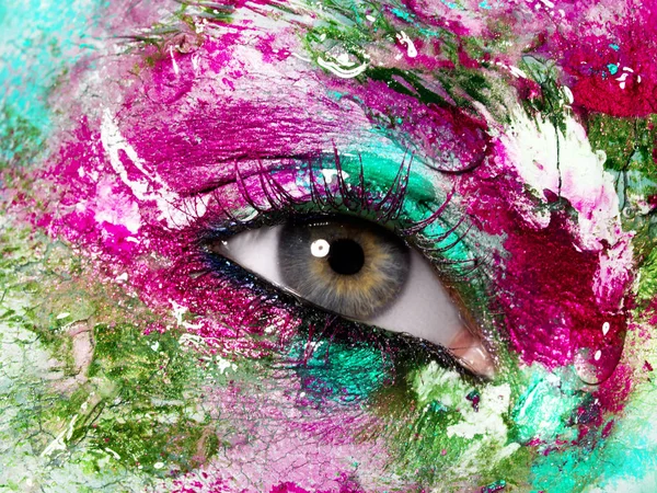 Beauty, cosmetics and makeup. Magic eyes look with bright creative make-up. Macro shot of beautiful woman's face with perfect art make up. Closeup of female eye. Body art — Stock Photo, Image