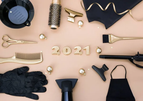 New years banner with hairdressing tools and figures for 2021. — Stock Photo, Image