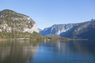 dağlar ve Hallstatter See, Avusturya gölde doğal görünümünü