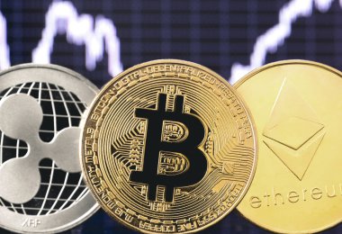 Bitcoin, ethereum, dalgalanma. İlk 3 cryptocurrency olarak büyük harfle yazılanları