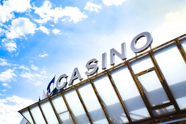 Casino Skylt Den Blå Himlen — Stockfoto