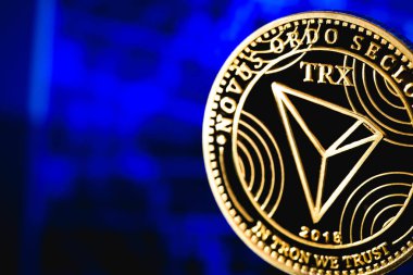 Tron sikke cryptocurrency mavi zemin üzerine