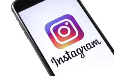 Apple iphone Instagram logolu. Rusya - 04 Ekim 2018