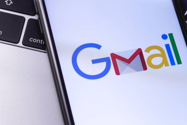Apple iphone Gmail logosu klavye ile. Rusya - 04 Ekim 2018