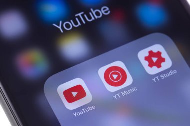 Youtube Hizmetleri, simgeler, apps ile akıllı telefon. Rusya - 04 Ekim 2018