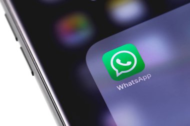 Whatsapp app simgesi ekran smartphone. Whatsapp sosyal ağ messenger'dır. Moskova, Rusya - 14 Ekim 2018