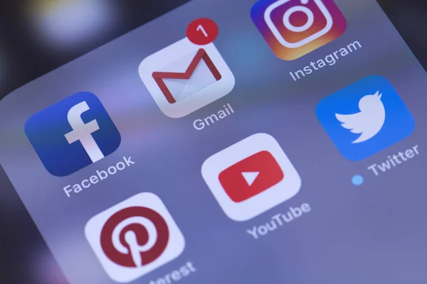 Smartphone Met Sociale Media Apps Youtube Facebook Instagram Google Gmail — Stockfoto