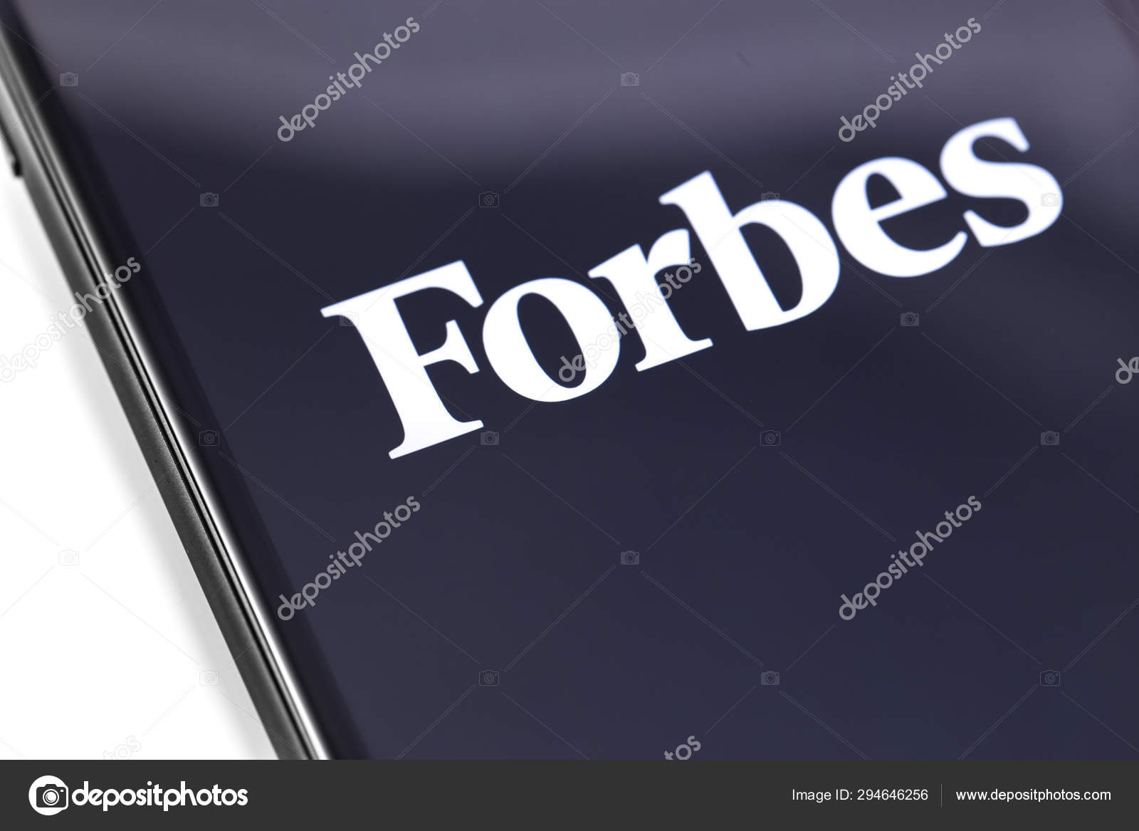 Forbes logo on the screen smartphone — Stock Editorial Photo © Primakov  #294646256, image size:1600x1167