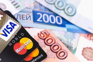 Mastercard, Visa ve Rus rublesi banknotlar