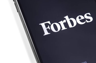 Ekran akıllı telefon closeup Forbes logosu
