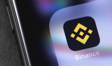 Ekran akıllı telefonda Binance simgesi uygulaması
