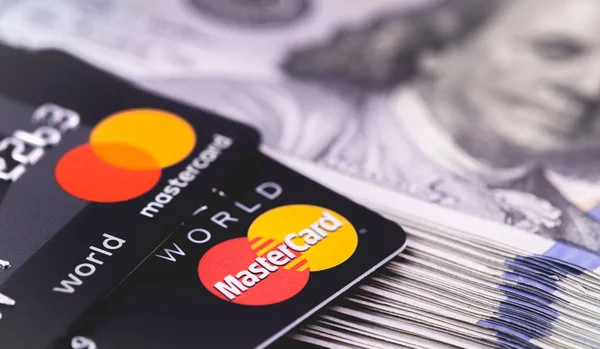 MasterCard com dólares . — Fotografia de Stock