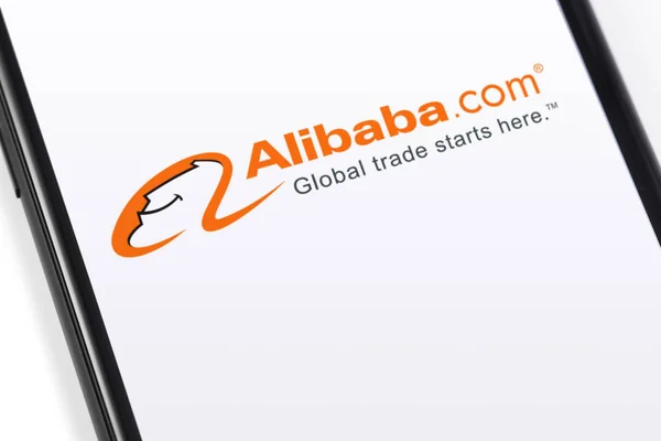 Logo Alibaba na ekranie smartfona — Zdjęcie stockowe