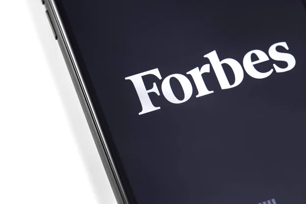Forbes logo on the screen smartphone closeup — Stock Photo, Image