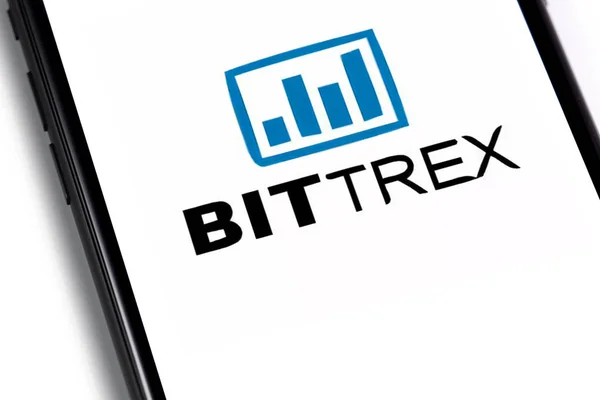 Smartphone con logo BitTorrentLIVE — Foto Stock