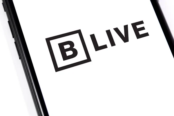 Smartphone close-up com logotipo BitTorrent LIVE — Fotografia de Stock