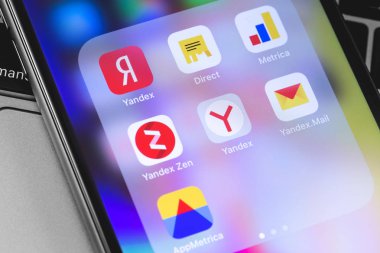 ekran akıllı telefonda closeup Yandex hizmetleri simgeleri uygulaması. Yand