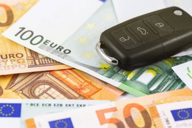 Araba anahtarı, araba kiralama veya satın alma ile Euro para 