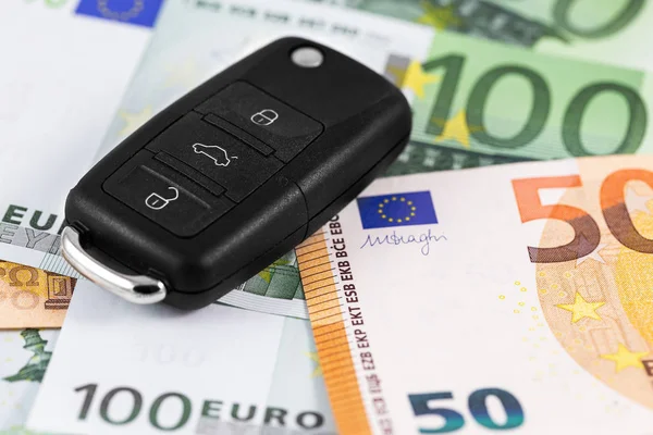 araba anahtarı ile euro para