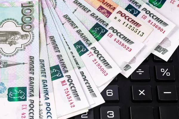 金融概念在特写计算器上的俄罗斯货币 — 图库照片